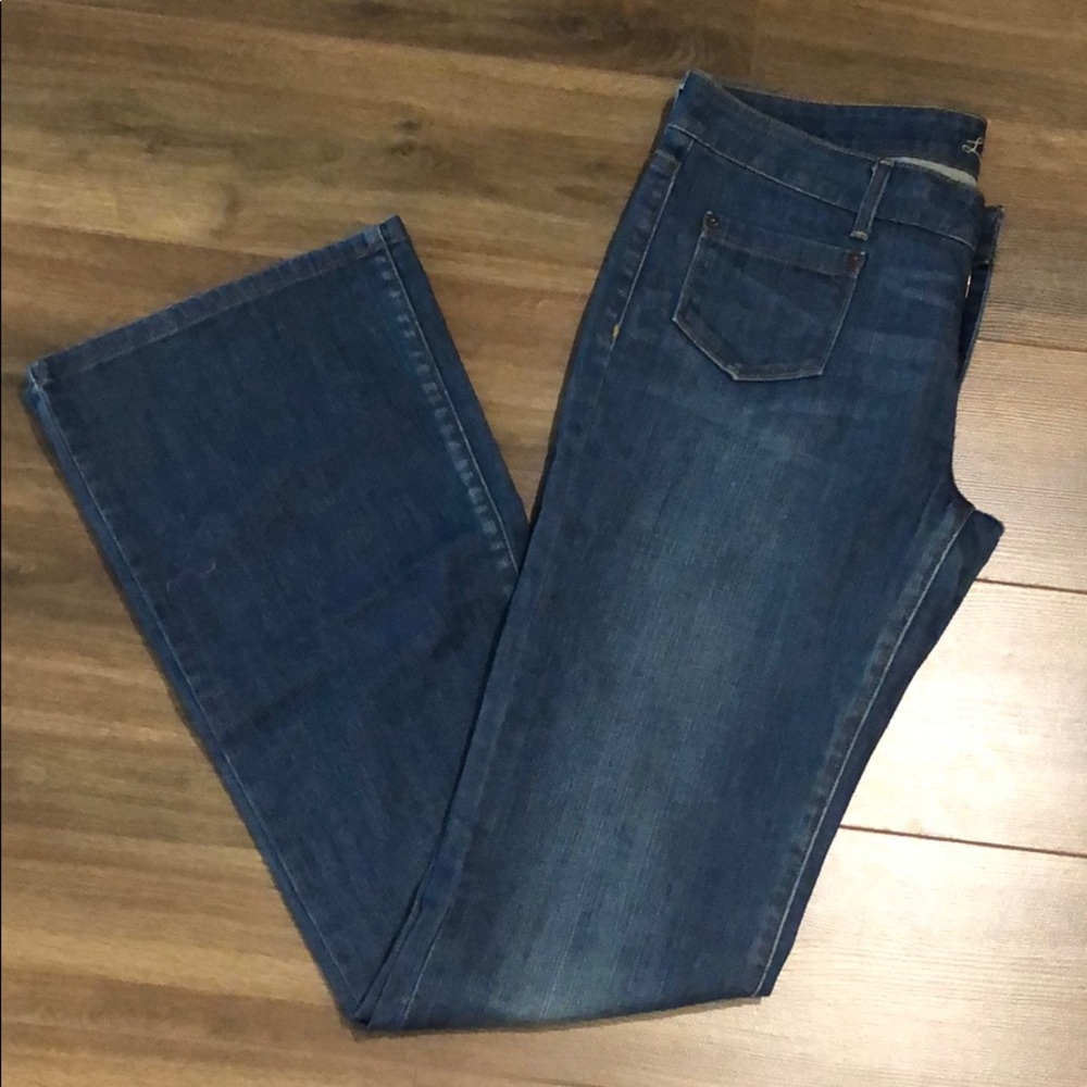 Levi slight curve Jeans